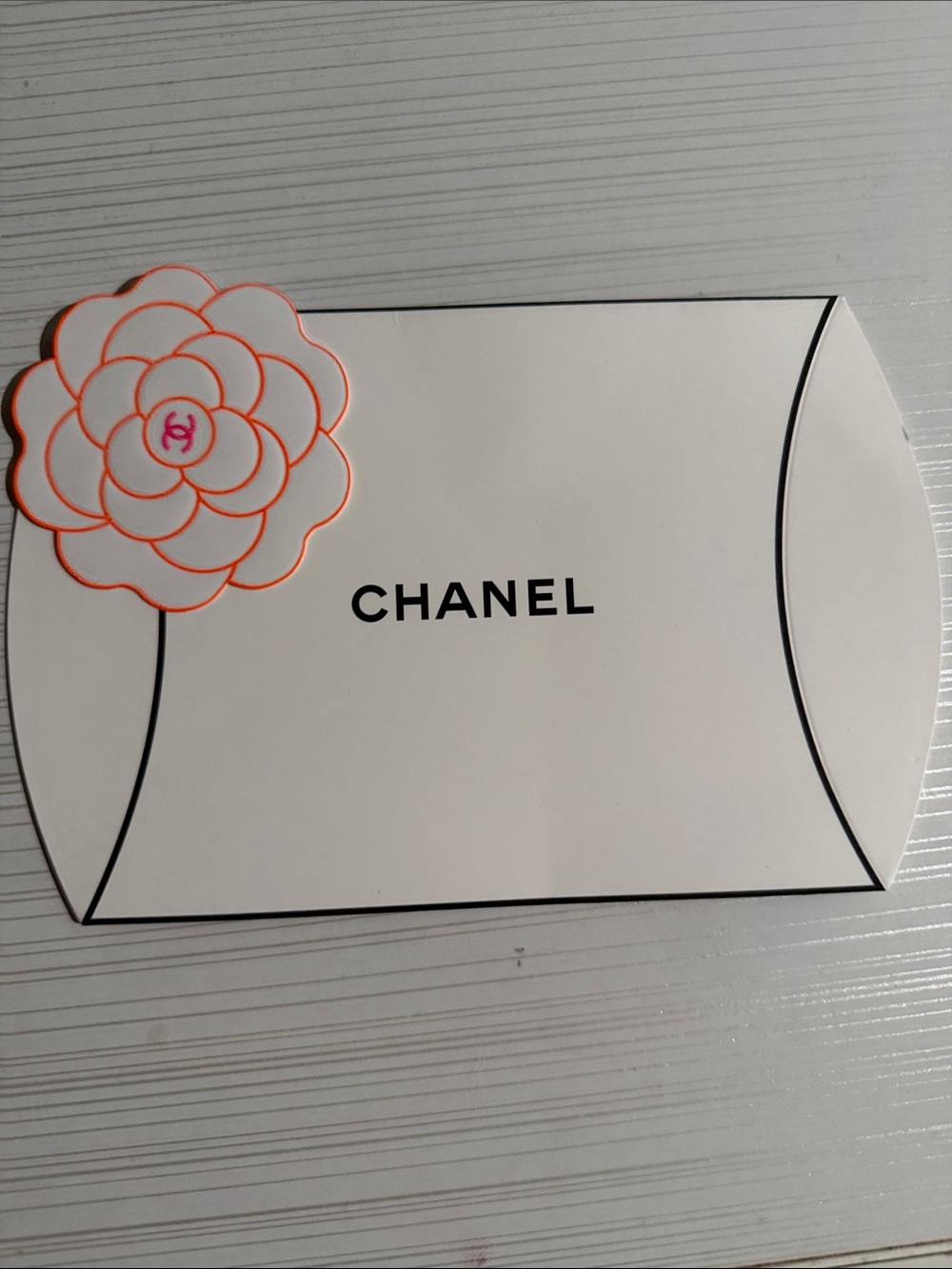 Chanel box and doo hinkey